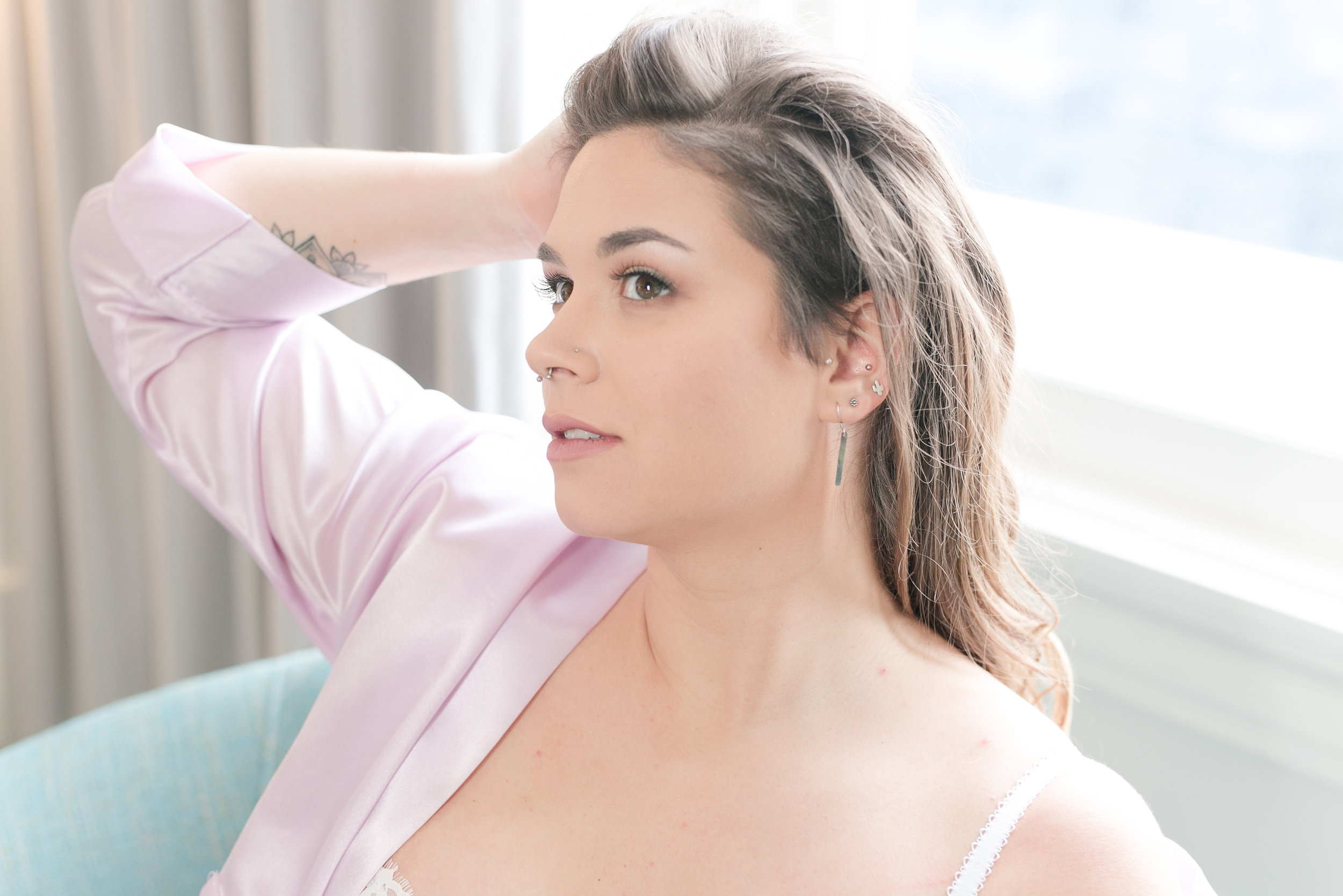 Cameras don't add ten pounds... photographers do.